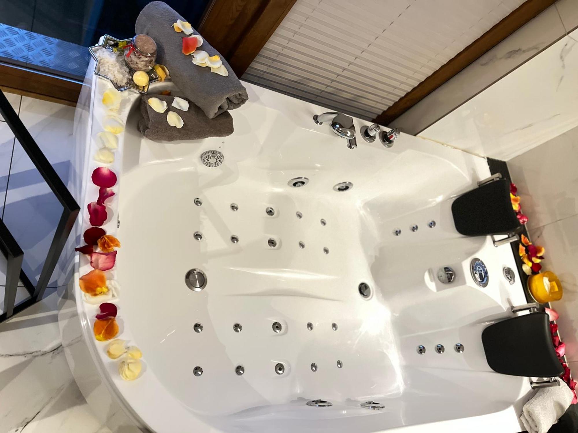 Jacuzzi Rakowicka Top Apartments Krakow Bagian luar foto