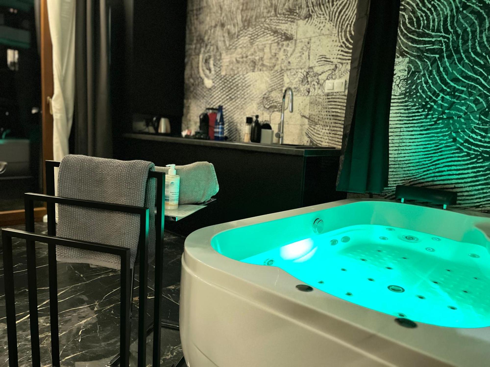 Jacuzzi Rakowicka Top Apartments Krakow Bagian luar foto